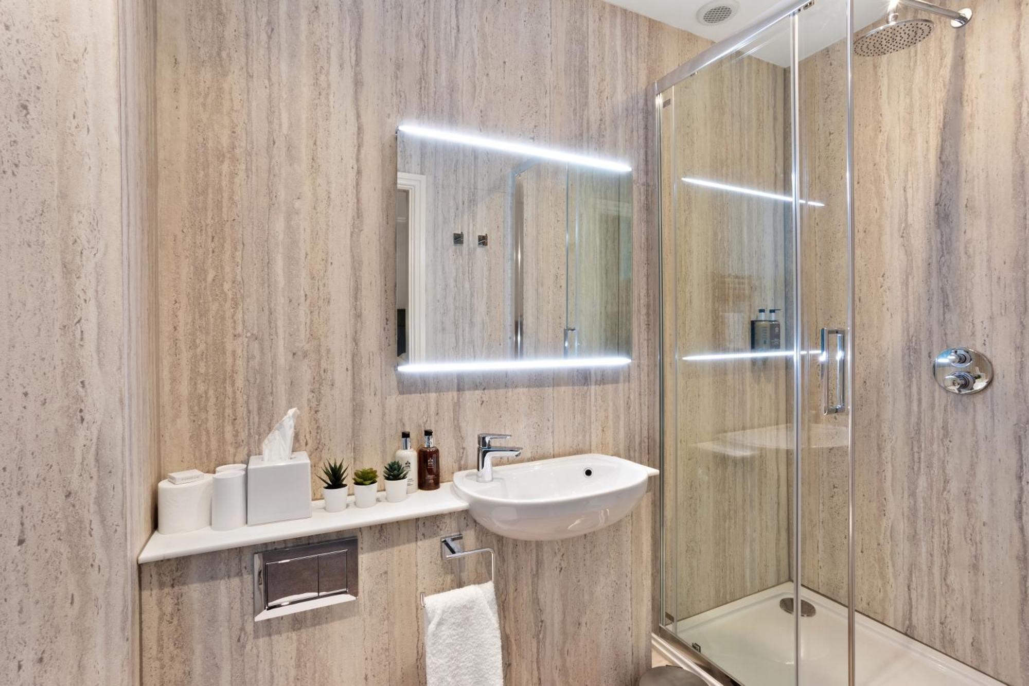 Fountains Guest House - Harrogate Stays المظهر الخارجي الصورة